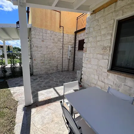 Casa Antia, Nuovo Bilocale Con Giardino In Con Piscina * נומאנה