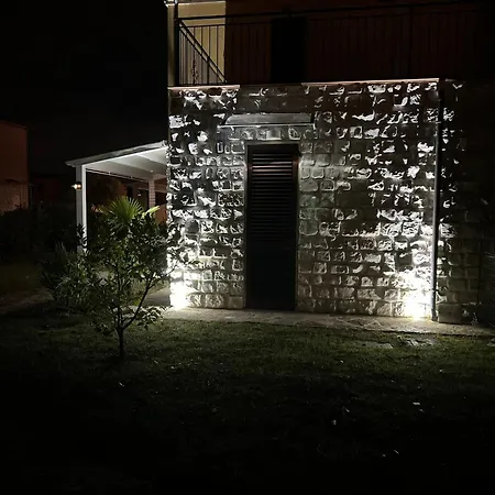 Casa Antia, Nuovo Bilocale Con Giardino In Con Piscina נומאנה