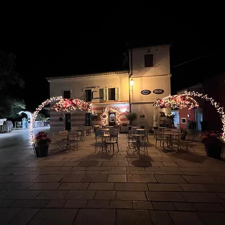 Casa Antia, Nuovo Bilocale Con Giardino In Con Piscina פארק נופש נומאנה