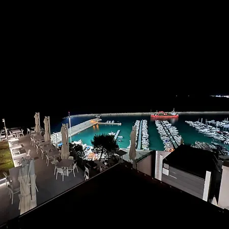 Casa Antia, Nuovo Bilocale Con Giardino In Con Piscina Numana