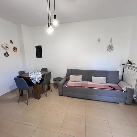 Casa Antia, Nuovo Bilocale Con Giardino In Con Piscina *