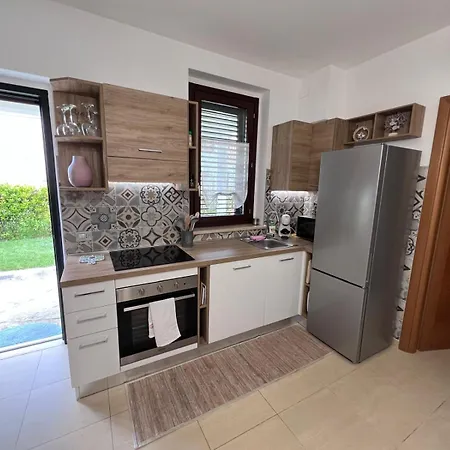 פארק נופש Casa Antia, Nuovo Bilocale Con Giardino In Con Piscina נומאנה