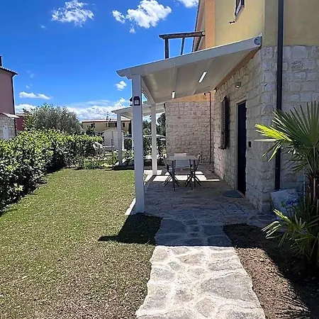 Casa Antia, Nuovo Bilocale Con Giardino In Con Piscina Feriepark Numana