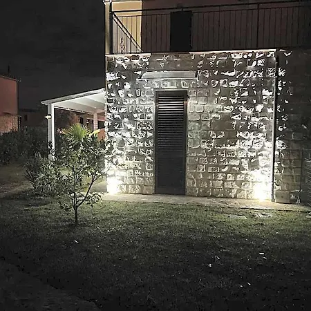 Casa Antia, Nuovo Bilocale Con Giardino In Con Piscina *