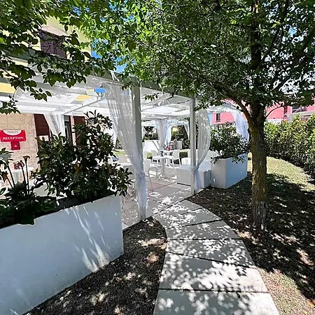 Feriepark Casa Antia, Nuovo Bilocale Con Giardino In Con Piscina