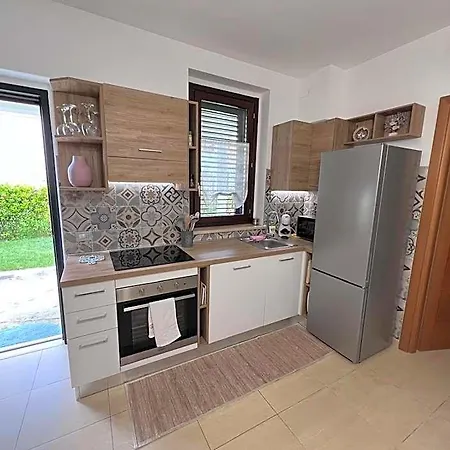 Casa Antia, Nuovo Bilocale Con Giardino In Con Piscina Feriepark