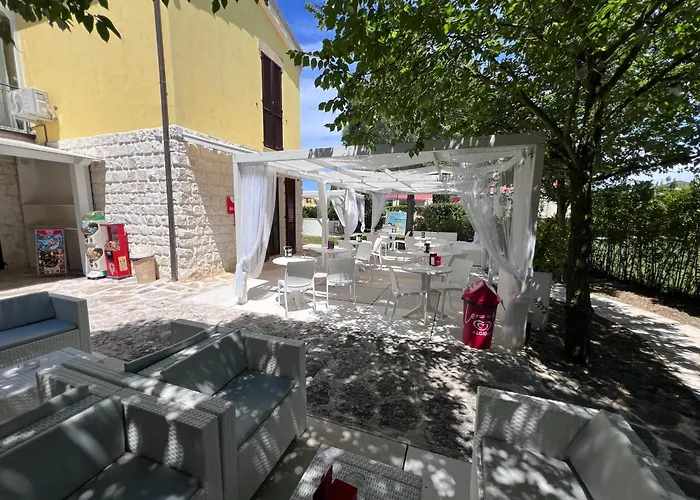 Casa Antia, Nuovo Bilocale Con Giardino In Con Piscina