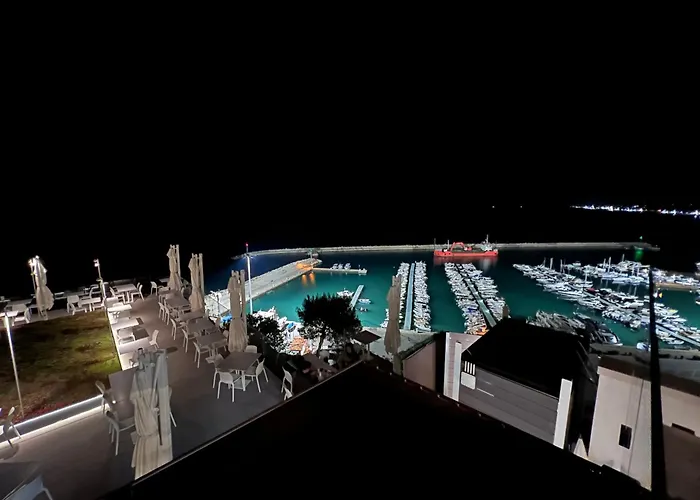 Casa Antia, Nuovo Bilocale Con Giardino In Con Piscina Numana