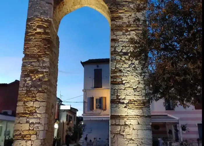 Parco vacanze Casa Antia, Nuovo Bilocale Con Giardino In Con Piscina Numana