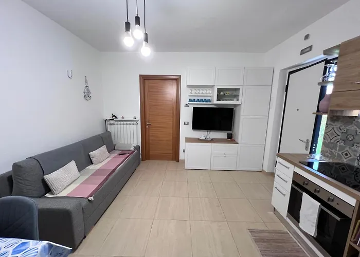 Parco vacanze Casa Antia, Nuovo Bilocale Con Giardino In Con Piscina